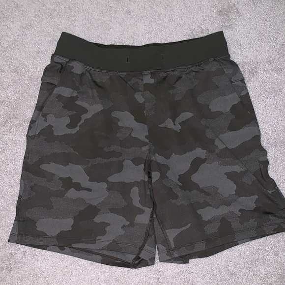 Lululemon THE liner less shorts dark green color - Picture 2 of 6